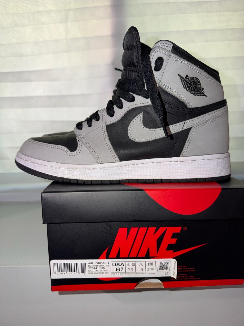 Nike Air Jordan 1 Retro High OG GS “Black/Light Smoke Grey” Size 6.5Y